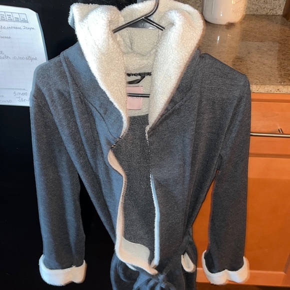 Victoria’s Secret Robe - Picture 2 of 4